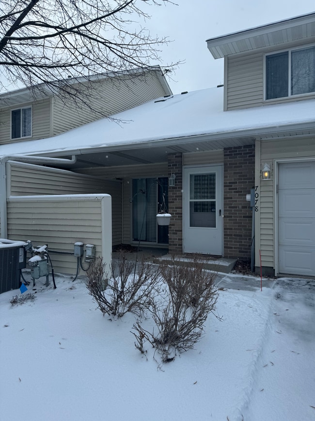 7078 48th St N, Saint Paul, MN 55128