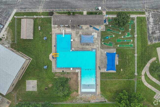 The Bellevue Recreation Center in Bellevue has a beautiful outdoor public pool for the summer months.