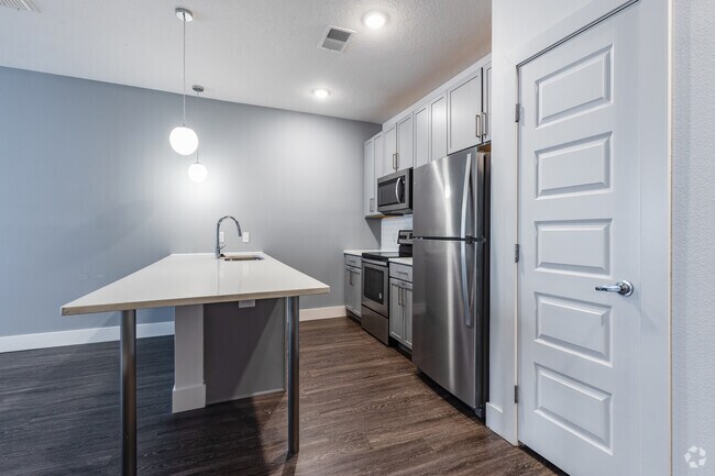 2 BR , 2 BA - 1,067SF