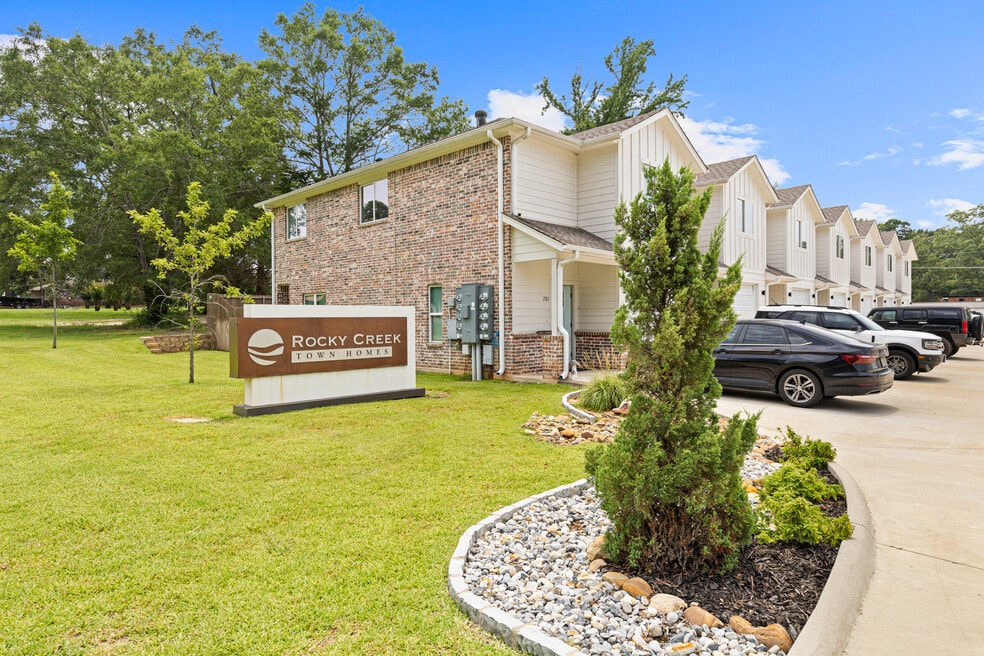 5896 Old Hwy 135 N unit 406, Kilgore, TX 75662 - photo 1