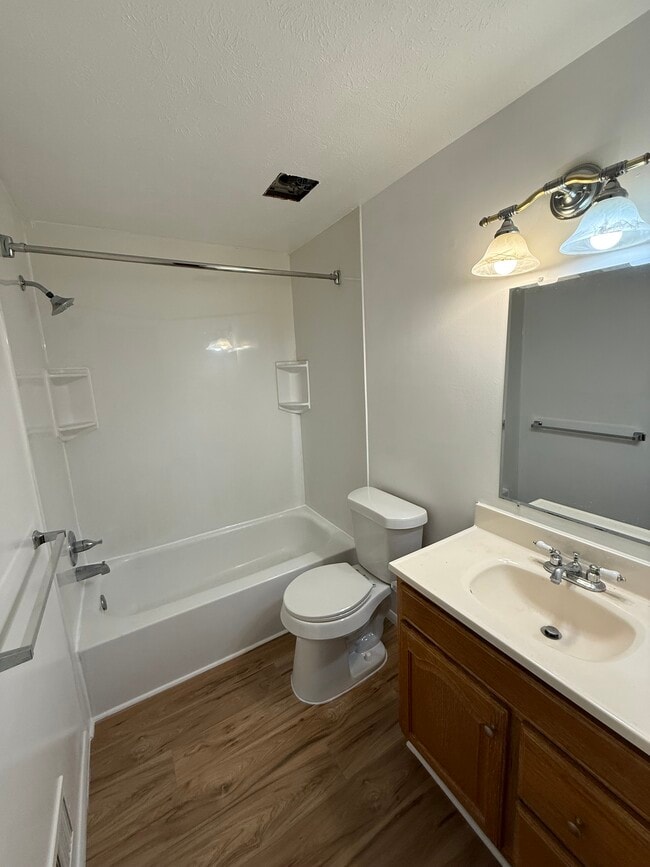 Upstairs full bath