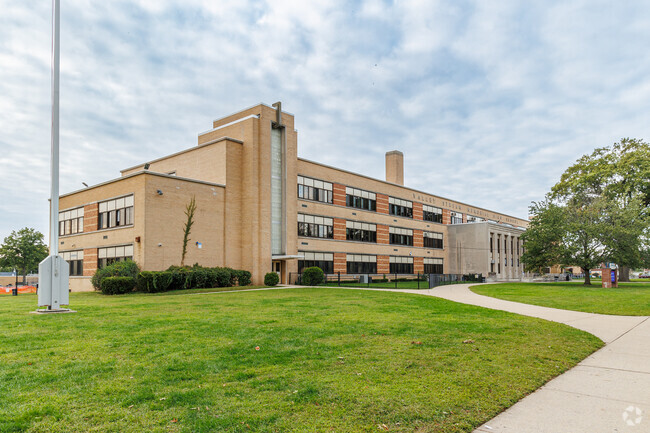 The Valley Stream Memorial Junior High School is a highly-rated, public accredited school.