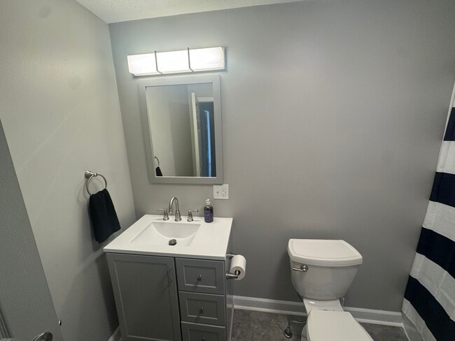 246 Reservoir Rd unit Apartment C, Perryopolis, PA 15473 - photo 5