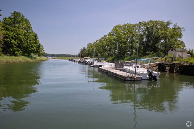 Nissequogue River State Park has a number of boat marinas that lead from the river to the sound.