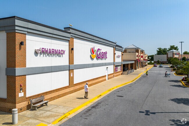 Giant in Burtonsville Town Square is your go to destination for home goods and groceries.