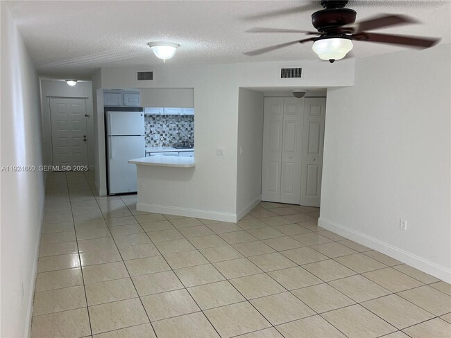 8235 Lake Dr unit 306, Doral, FL 33166 - photo 3