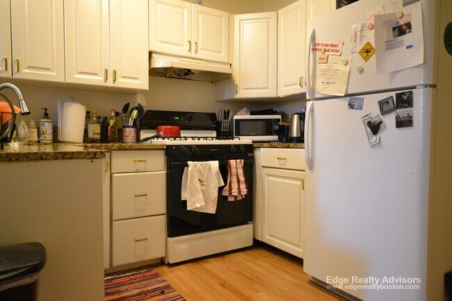 317 Saint Paul St unit 5, Brookline, MA 02446 - photo 4