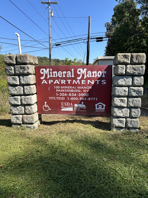100 Mineral Manor Way unit 2, Parkersburg, WV 26101 - photo 1