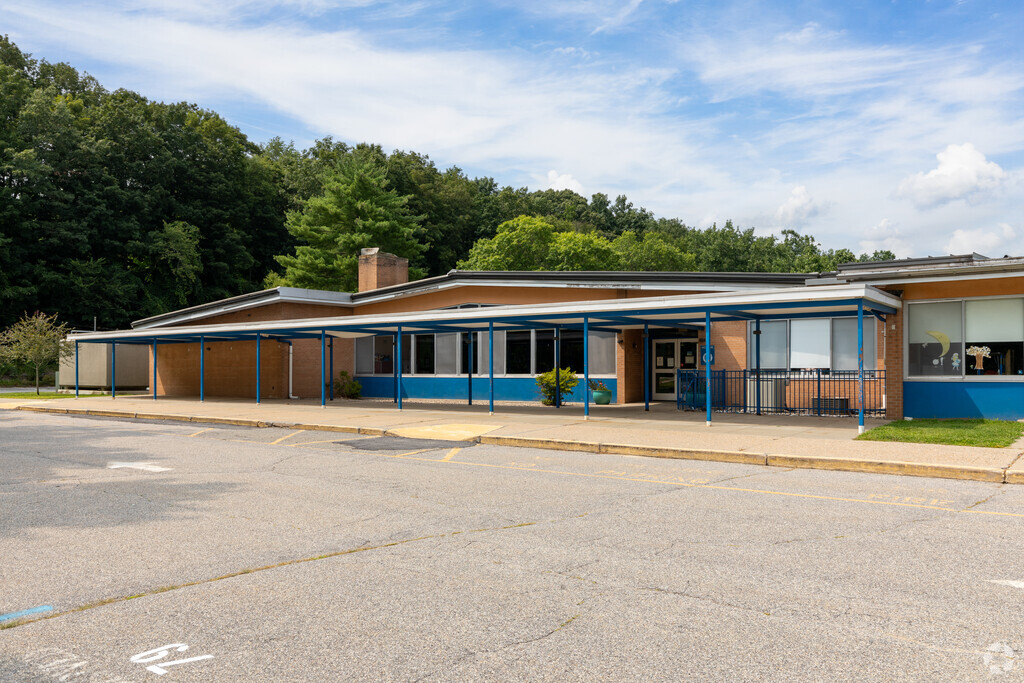 Hill and Plain Elementary School serves students grades 1 through 5