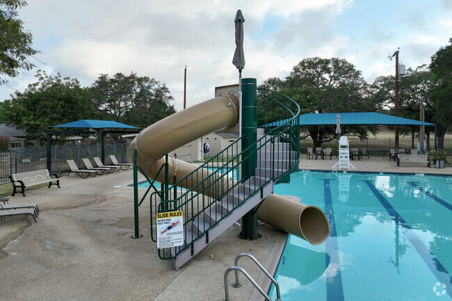 The Live Oak Community Pool is open to the residents of the community to swim and reserve.