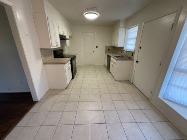 4715 Catalina Dr, Wichita Falls, TX 76310 - photo 7