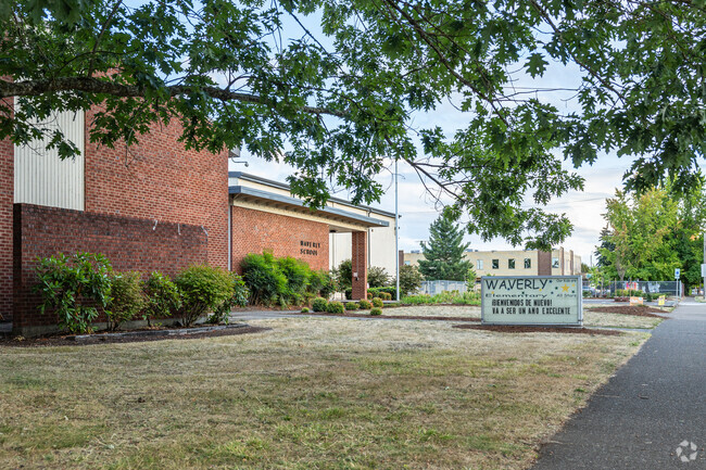 There are about 255 students attending Waverly Elementary School in Albany, OR.