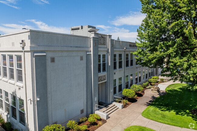 Washington Elementary School  offers quality education in Medford.