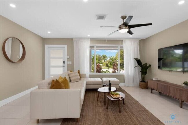 220 NE 10th Ave unit ID1227318P, Hallandale Beach, FL 33009 - photo 2