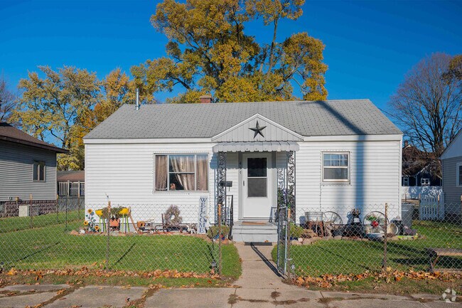 These bungalow houses with a small porch are frequently seen in Milroy.