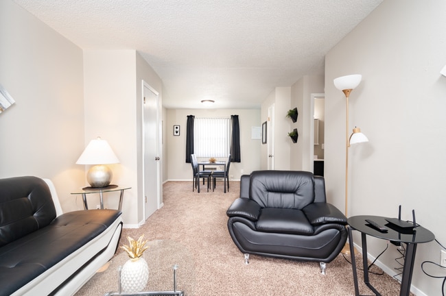 Brentwood Estates - Furnished & Unfurnished Apartments, Cedar Falls, IA 50613 - photo 3