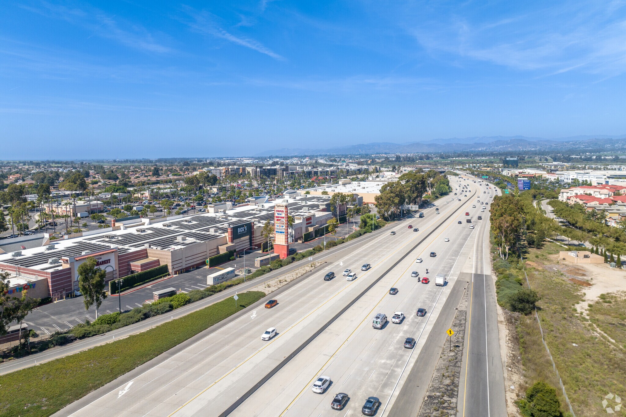 The nearby 101 Freeway connects Windsor North to Ventura and the rest if Southern California.