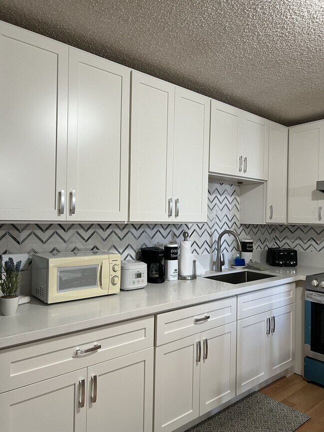 Royal Kuhio unit 2114, Honolulu, HI 96815 - photo 4