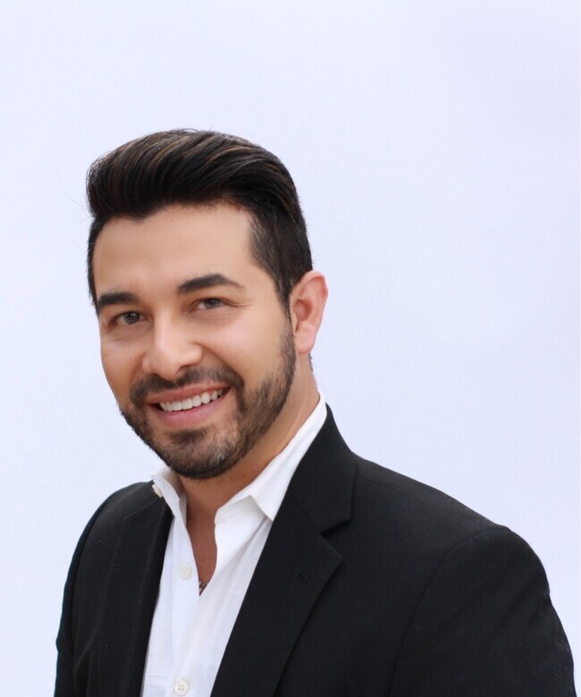 Agent Photo