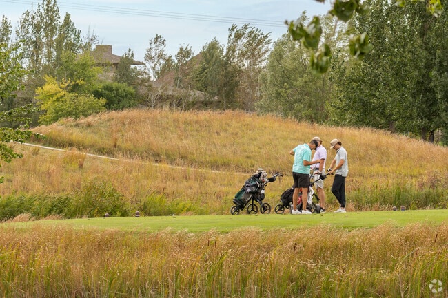 Just minutes away from Westport Beach is the challenging Osgood Golf Course.