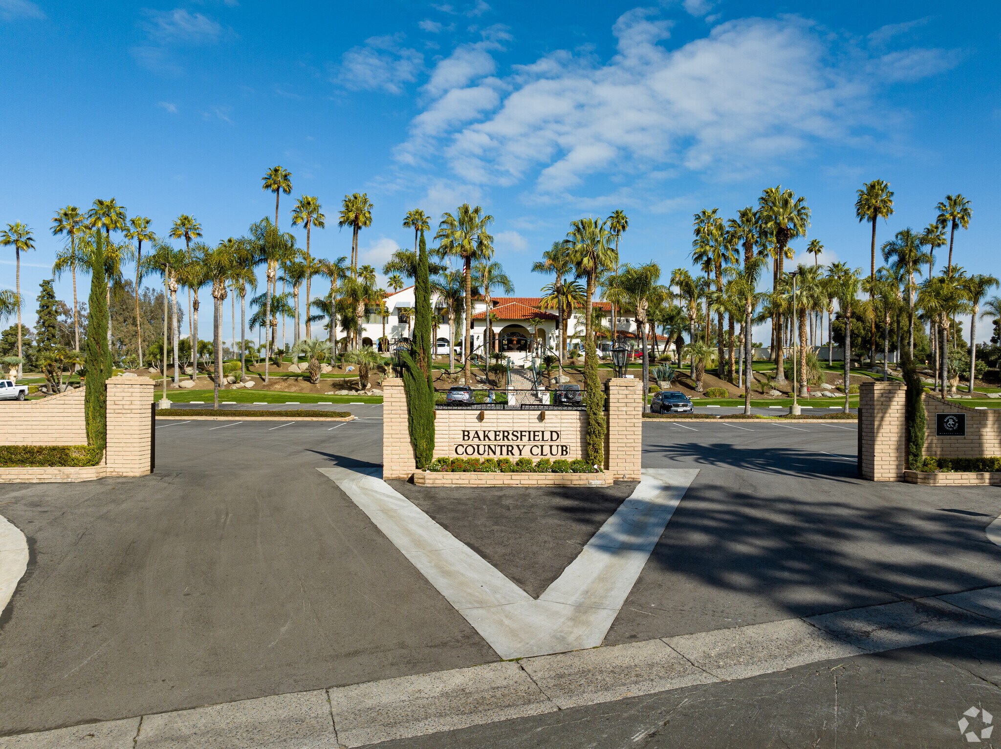 Bakersfield Country Club is a private course covering over 6,800 ft on the 18 hole course.