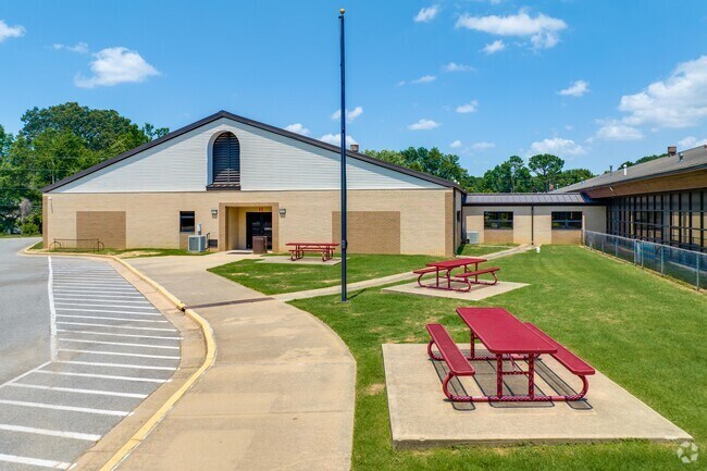 A nice place to eat at Perrin Elementary. The school serves children living in Benton Arkansas.