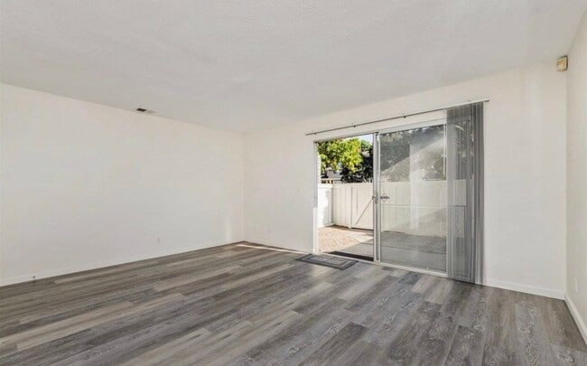 4213 La Casita Way unit 2, Oceanside, CA 92057 - photo 2