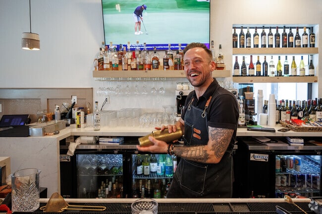 Social Birdie Restaurant hosts lively evenings in Queen Creek.