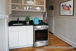 110 Willow St Unit 4, Cambridge, MA 02141
