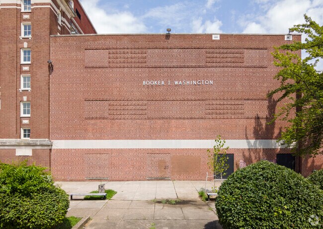 Booker T. Washington Middle Schoo serves Graceland Park students from 6th through the 8th grade.