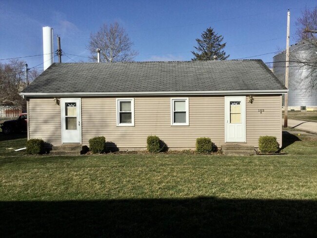 103 Eads St unit B, Thomasboro, IL 61878 - photo 4