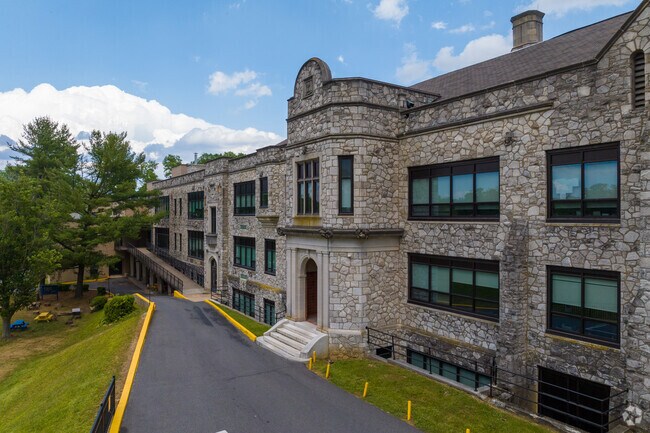 Alexis I. du Pont Middle School is a public school located in Montchanin.