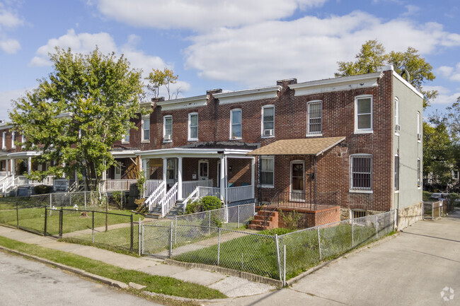 Many homes in Lucille Park have small front porches.