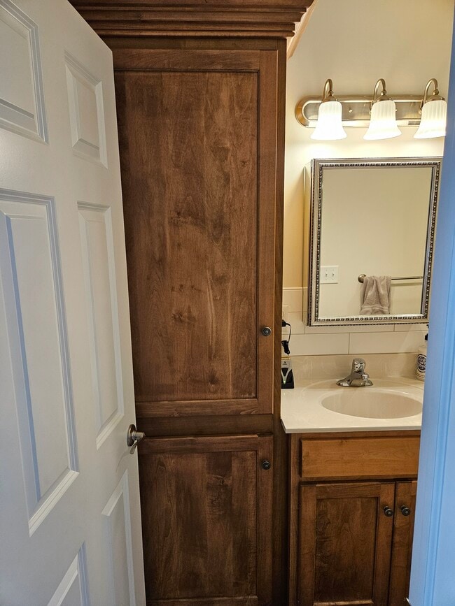 Linen storage in Front ensuite