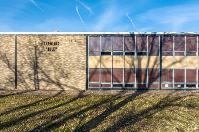 Caroline Sibley Elementary School has 524 students.