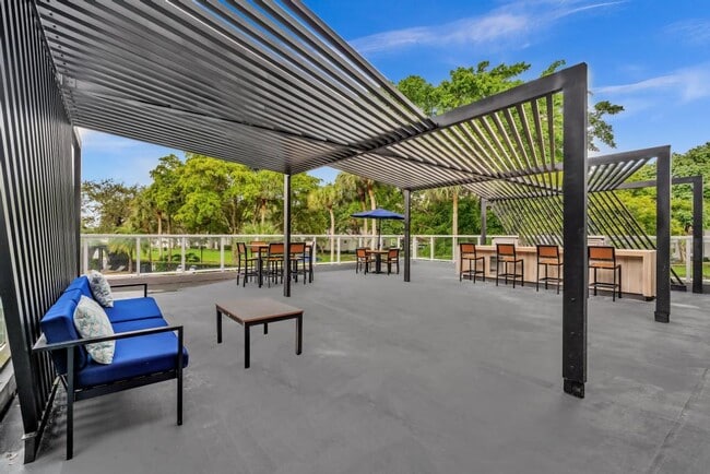 Nottingham Pine Luxury Apartment Homes - Under New Management, Plantation, FL 33324 - photo 2