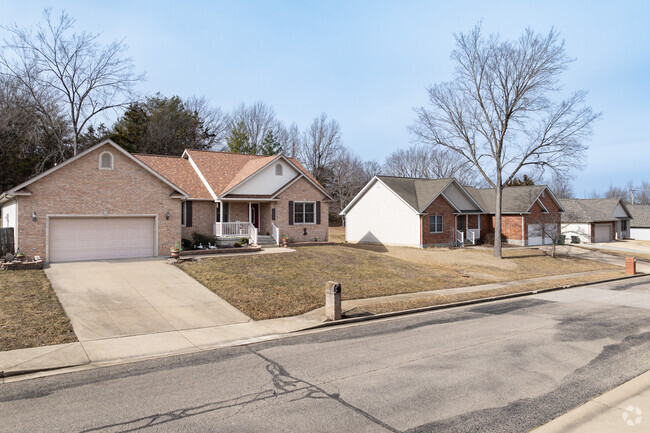 Rolla, MO’s Minimal Traditional Homes blend simplicity with classic appeal.