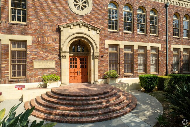 The front entrance of Dorris Place Elementary School