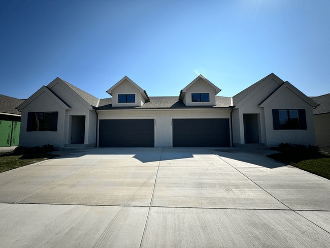 1439 SW Winthrop Dr, Lee's Summit, MO 64081 - photo 2