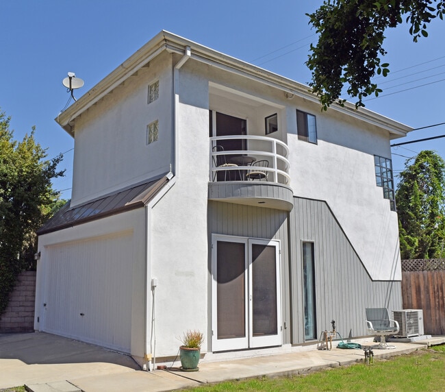 Studio w/balcony is on 2nd floor