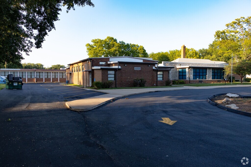 Larimore Elementary School, Rankings & Reviews