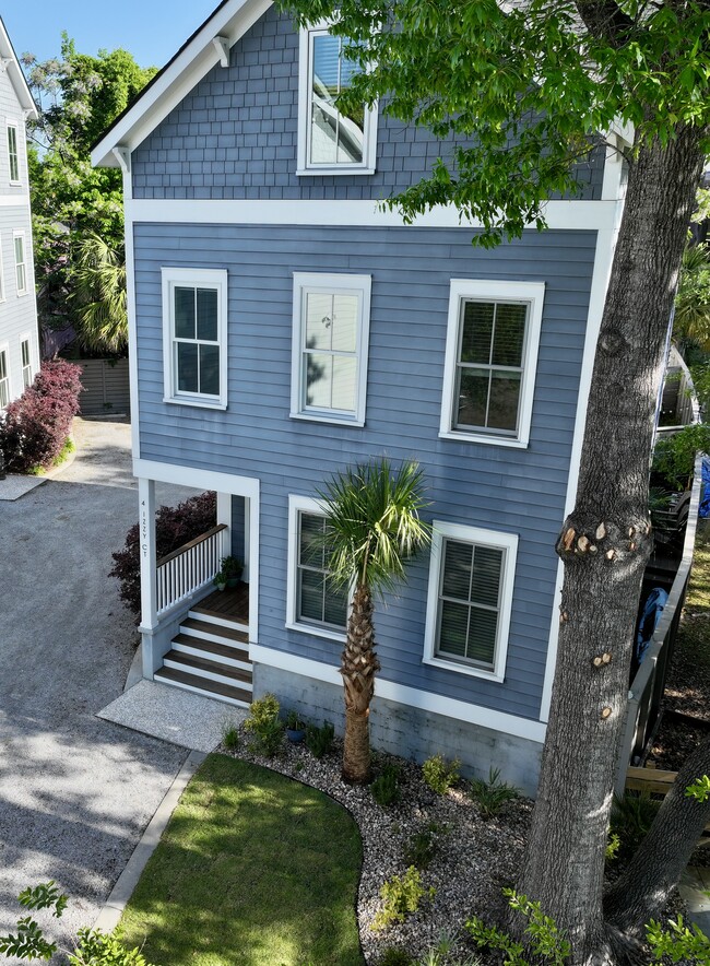 4 Izzy Ct, Charleston, SC 29403