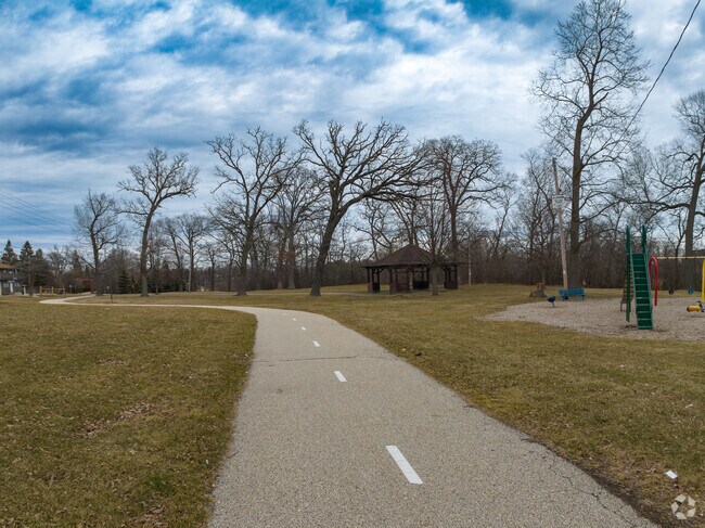 Pike River Bike Trail is a safe spot for bikers in Villa Capri.