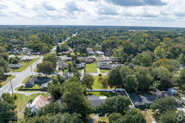 Tremont Park offers a quiet residential setting in Savannah, Georgia, blending suburban comfort with city convenience.