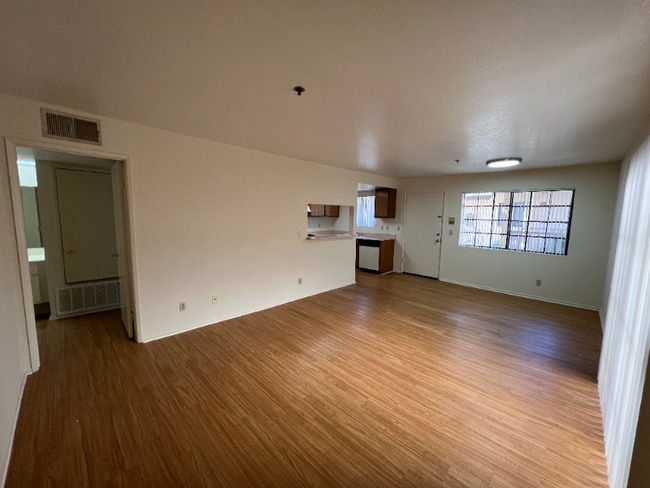 1517 Rock Glen Ave unit 209, Glendale, CA 91205 - photo 3