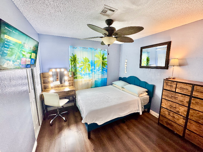 5333 Longridge Ave unit 3-3 bedroom, Las Vegas, NV 89146 - photo 3