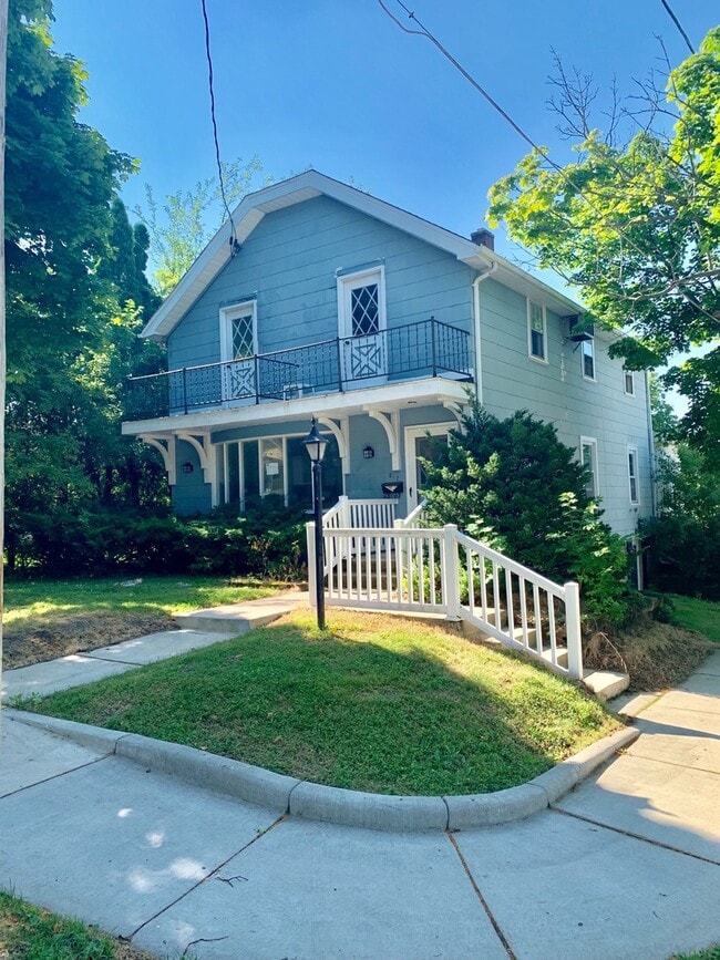 817 Chicago Ave Unit 133 Lasalle St. Upper, Waukesha, WI 53188