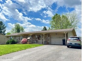 7713 Widdecomb Rd, Powell, TN 37849