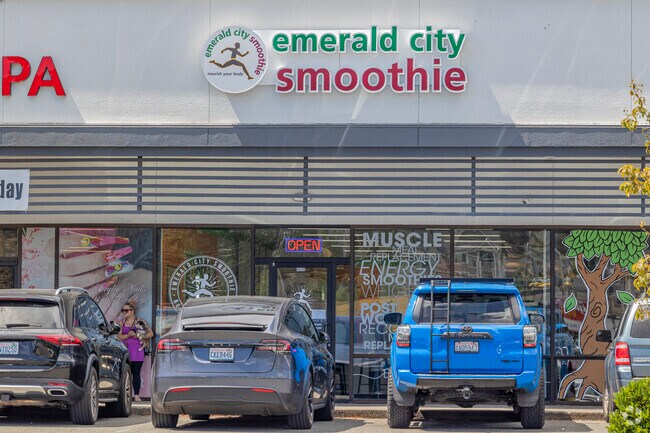 Emerald City Smoothie is the place to get a smoothie just minutes from Tracyton WA.