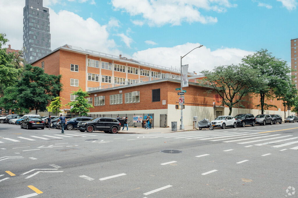 University Neighborhood Middle School is located on Henry St in Two Bridges.